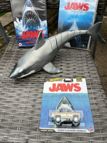 Hot wheels premium - wheels, jaws
