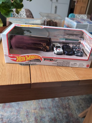 Hot wheels premium - wheels,